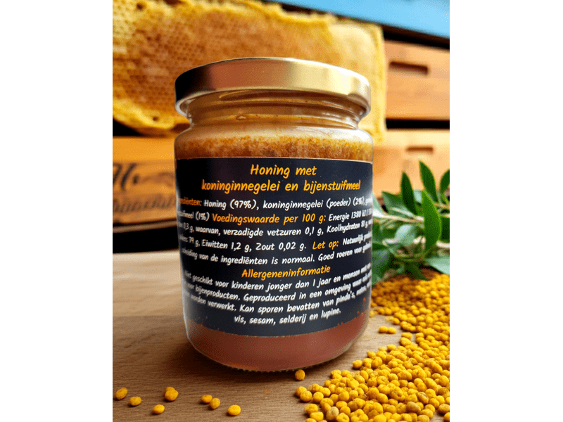 Honing met koninginnegelei en stuifmeel
